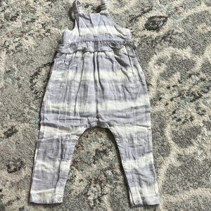 Jessica Simpson Sleeveless outfit